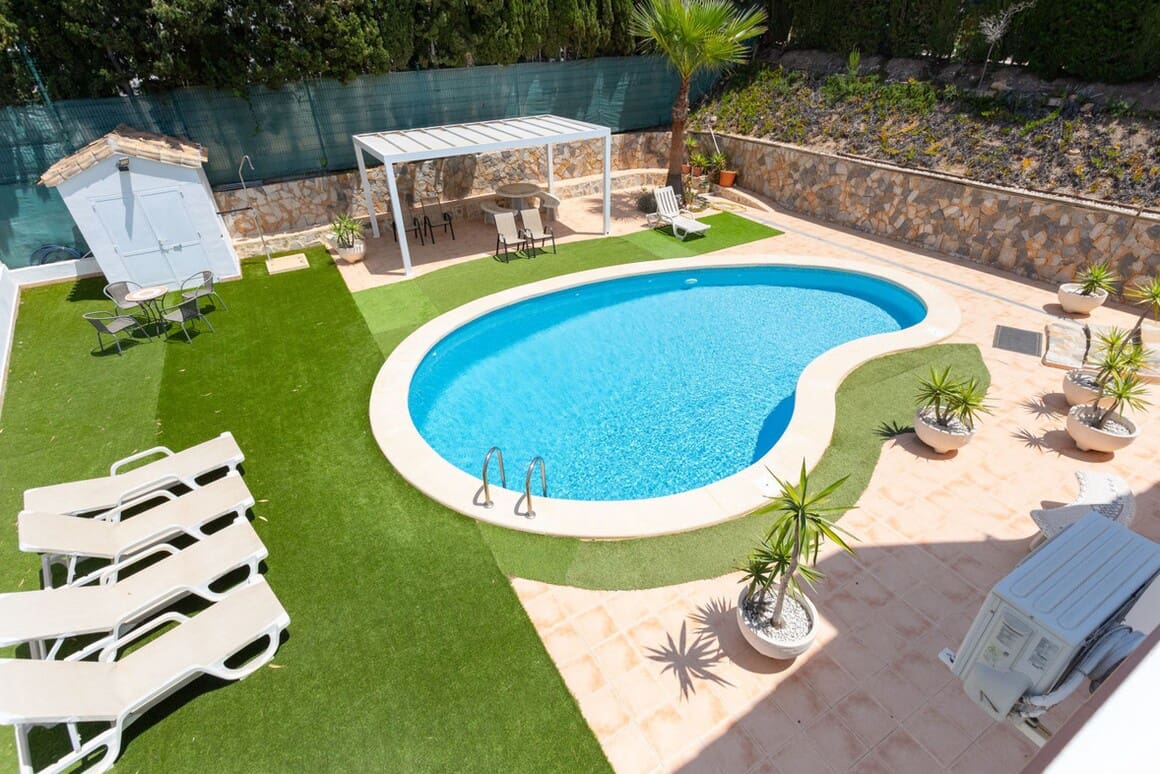 4 soveværelse Villa til salg i Orihuela Costa med swimmingpool garage - € 750.000 (Ref: 10175875)