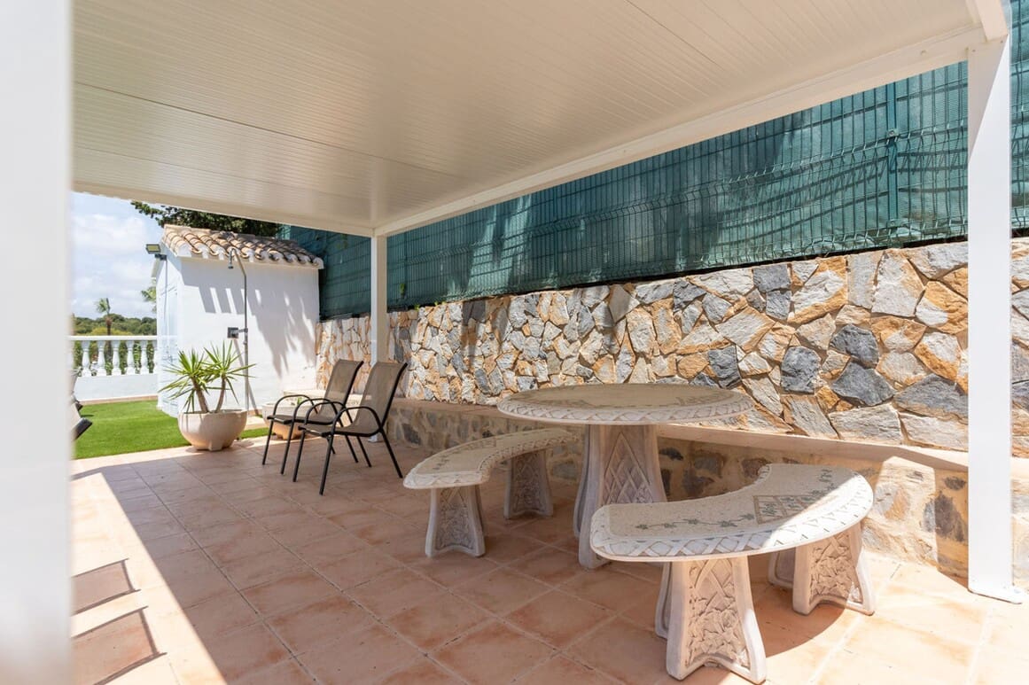 4 soveværelse Villa til salg i Orihuela Costa med swimmingpool garage - € 750.000 (Ref: 10175875)