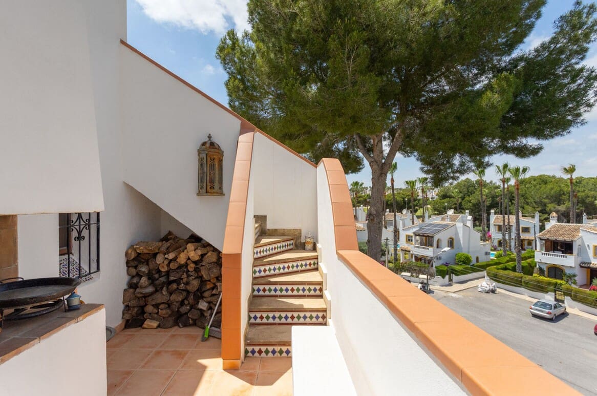 4 soveværelse Villa til salg i Orihuela Costa med swimmingpool garage - € 750.000 (Ref: 10175875)