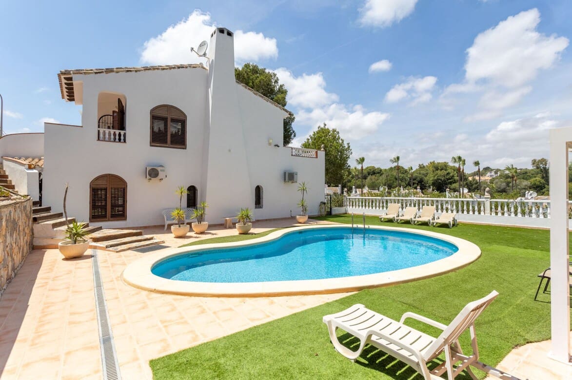 4 soveværelse Villa til salg i Orihuela Costa med swimmingpool garage - € 750.000 (Ref: 10175875)