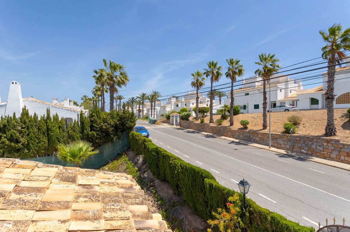 4 soveværelse Villa til salg i Orihuela Costa med swimmingpool garage - € 750.000 (Ref: 10175875)