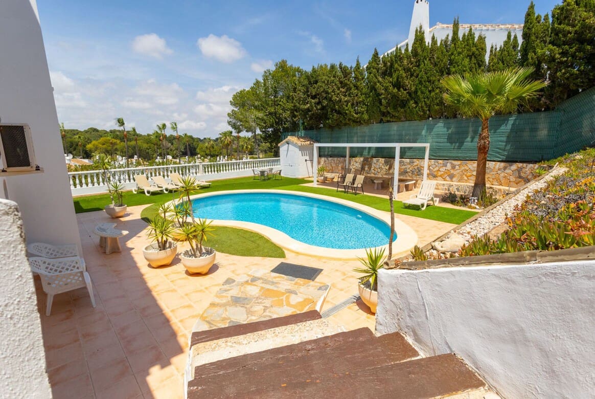 4 soveværelse Villa til salg i Orihuela Costa med swimmingpool garage - € 750.000 (Ref: 10175875)