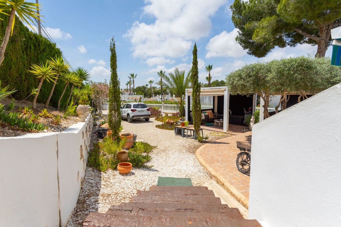 4 soveværelse Villa til salg i Orihuela Costa med swimmingpool garage - € 750.000 (Ref: 10175875)