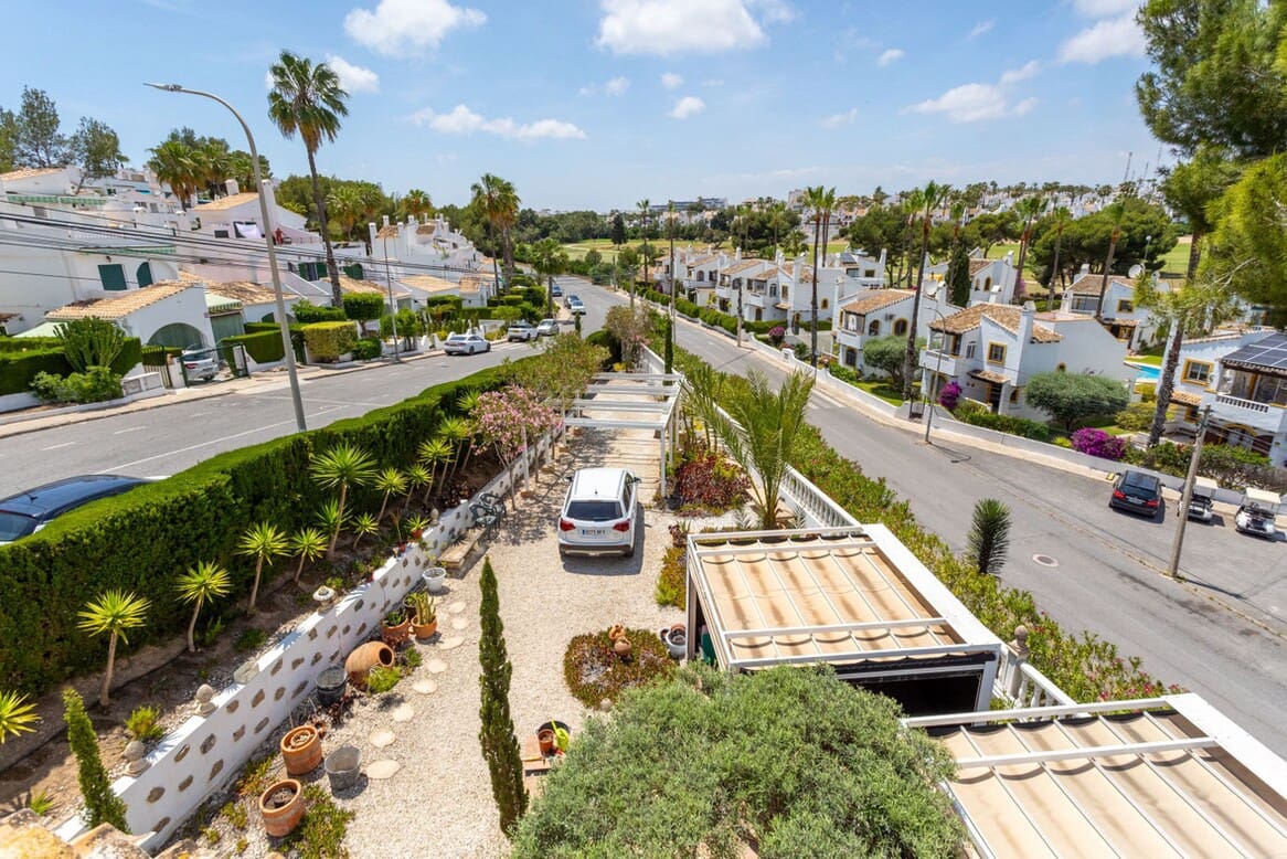 4 soveværelse Villa til salg i Orihuela Costa med swimmingpool garage - € 750.000 (Ref: 10175875)