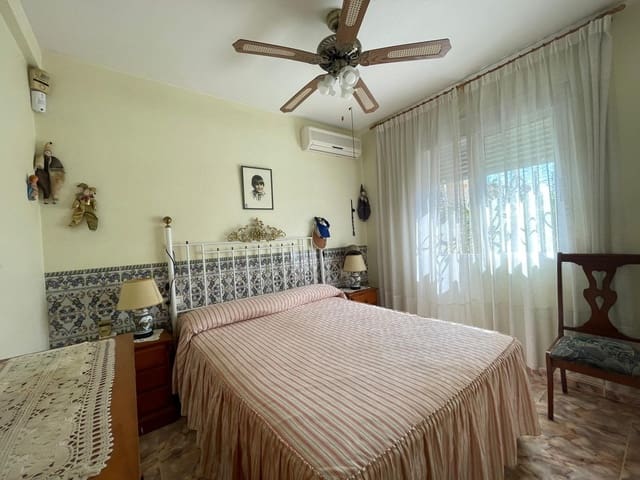 4 chambre Villa/Maison à vendre à Cabo Roig, Orihuela avec piscine garage - 560 000 € (Ref: 10175876)