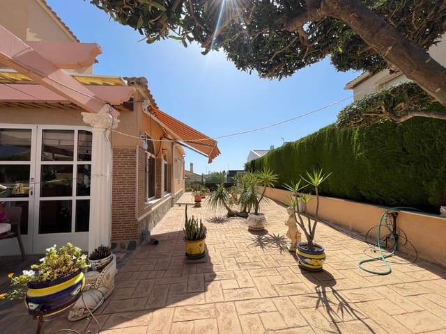 4 chambre Villa/Maison à vendre à Cabo Roig, Orihuela avec piscine garage - 560 000 € (Ref: 10175876)