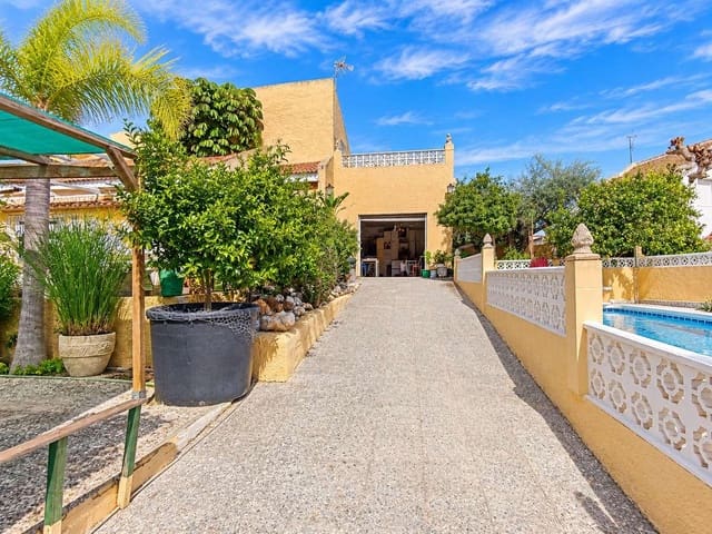 3 slaapkamer Villa te koop in San Miguel de Salinas met zwembad garage - € 369.000 (Ref: 10176964)