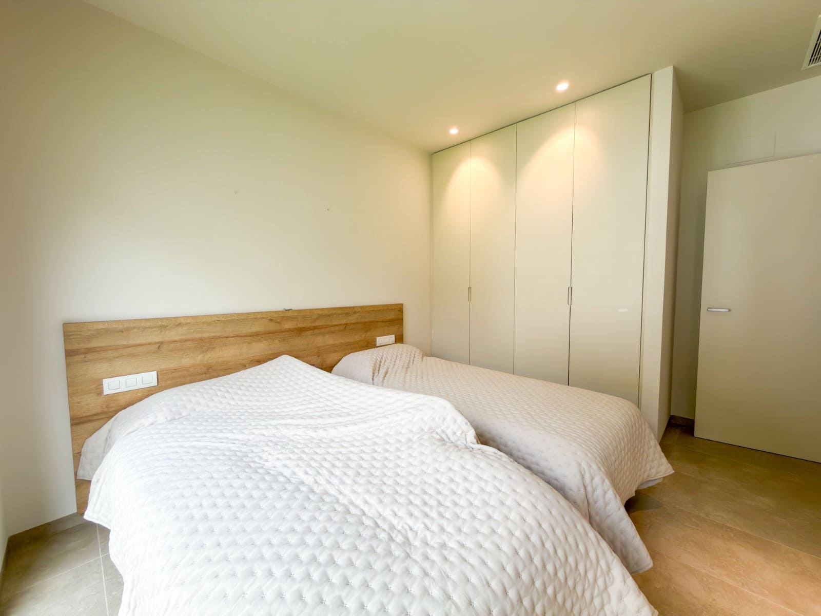 3 sypialnia Willa na sprzedaż w Orihuela Costa z basenem garażem - 995 000 € (Ref: 10176965)