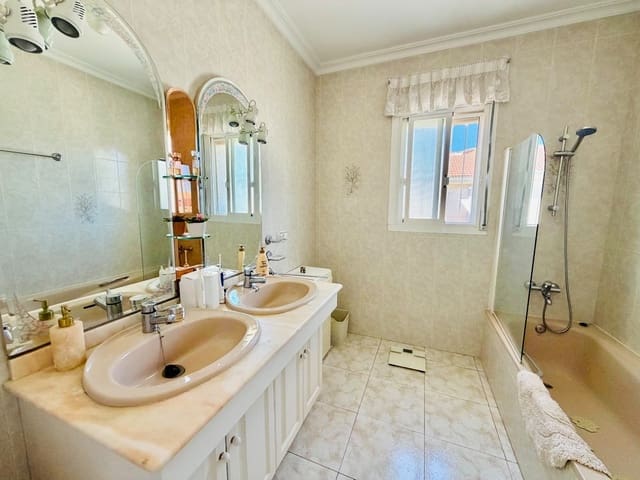 4 sypialnia Willa na sprzedaż w Ciudad Quesada, Rojales z basenem garażem - 690 000 € (Ref: 10176967)