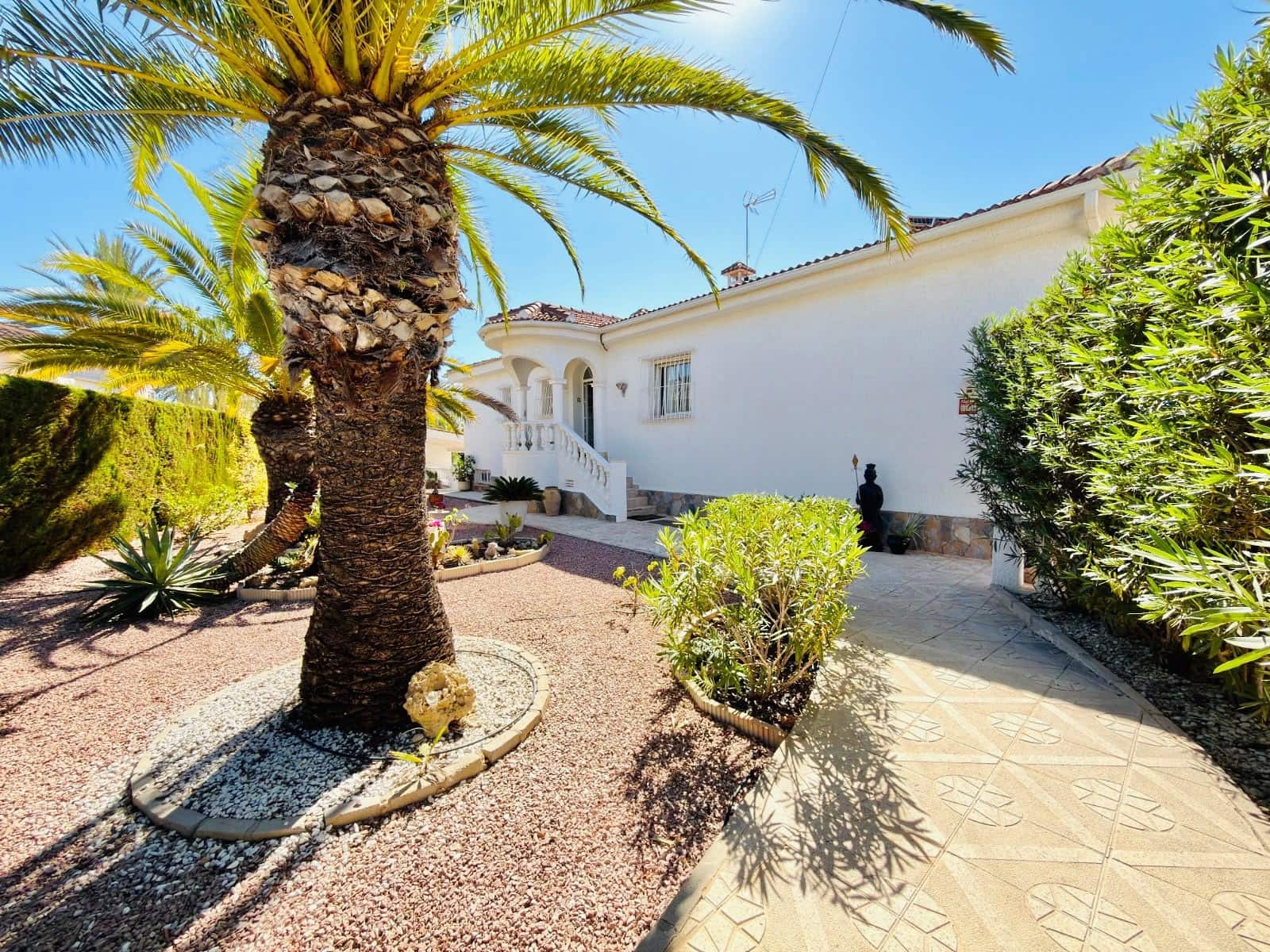 4 sypialnia Willa na sprzedaż w Ciudad Quesada z basenem garażem - 690 000 € (Ref: 10176967)