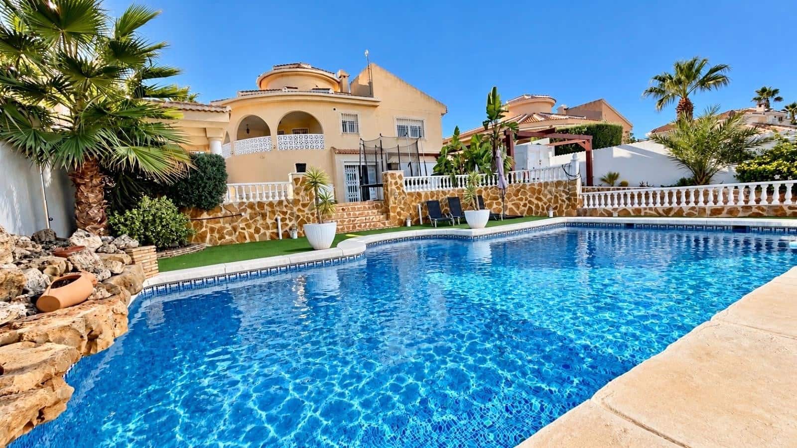 4 sypialnia Willa na sprzedaż w Ciudad Quesada z basenem garażem - 569 000 € (Ref: 10176968)