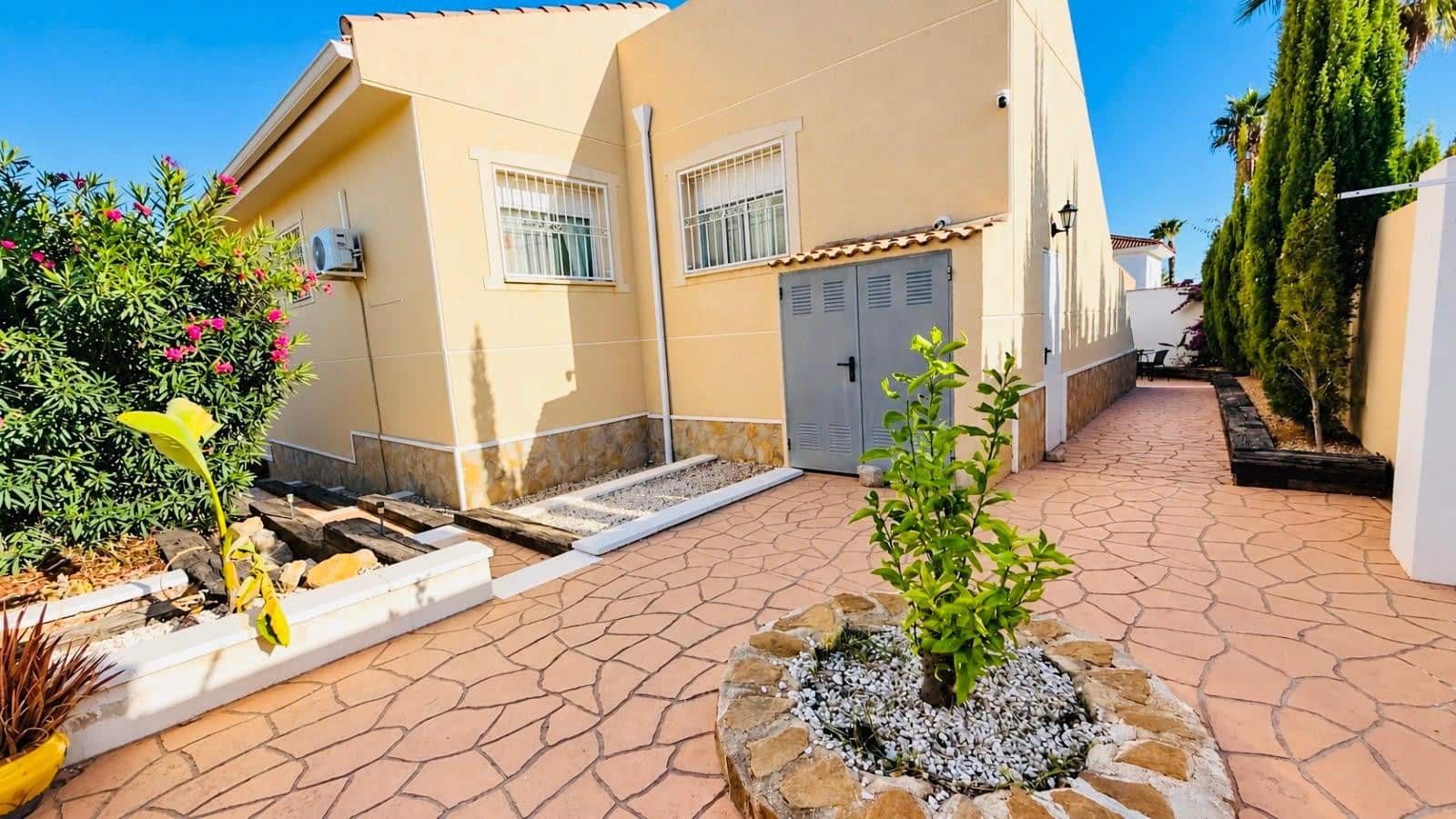 4 sypialnia Willa na sprzedaż w Ciudad Quesada z basenem garażem - 569 000 € (Ref: 10176968)