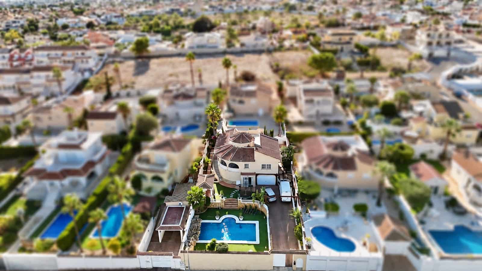 4 sypialnia Willa na sprzedaż w Ciudad Quesada z basenem garażem - 569 000 € (Ref: 10176968)
