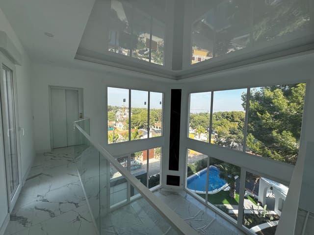 5 Zimmer Villa zu verkaufen in Los Balcones mit Pool Garage - 849.000 € (Ref: 10176975)