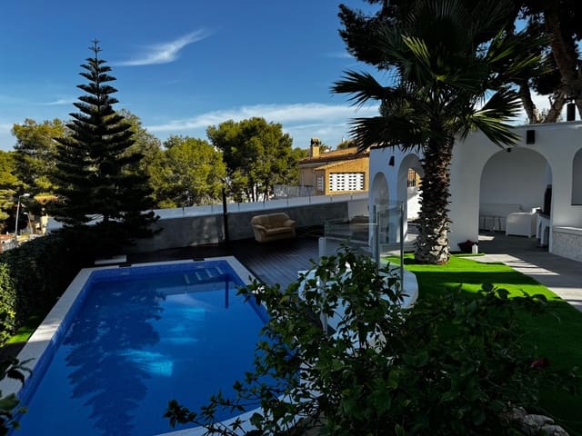 5 Zimmer Villa zu verkaufen in Los Balcones mit Pool Garage - 849.000 € (Ref: 10176975)