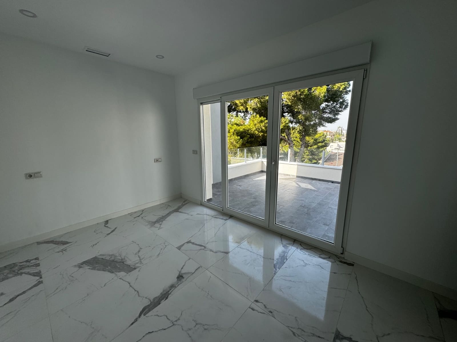 5 Zimmer Villa zu verkaufen in Los Balcones mit Pool Garage - 849.000 € (Ref: 10176975)