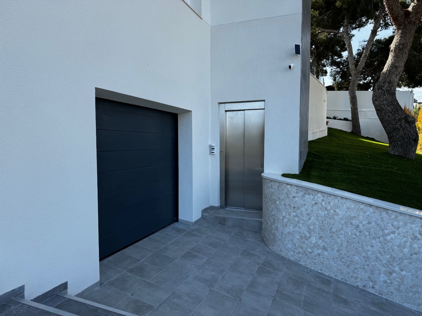 5 Zimmer Villa zu verkaufen in Los Balcones mit Pool Garage - 849.000 € (Ref: 10176975)
