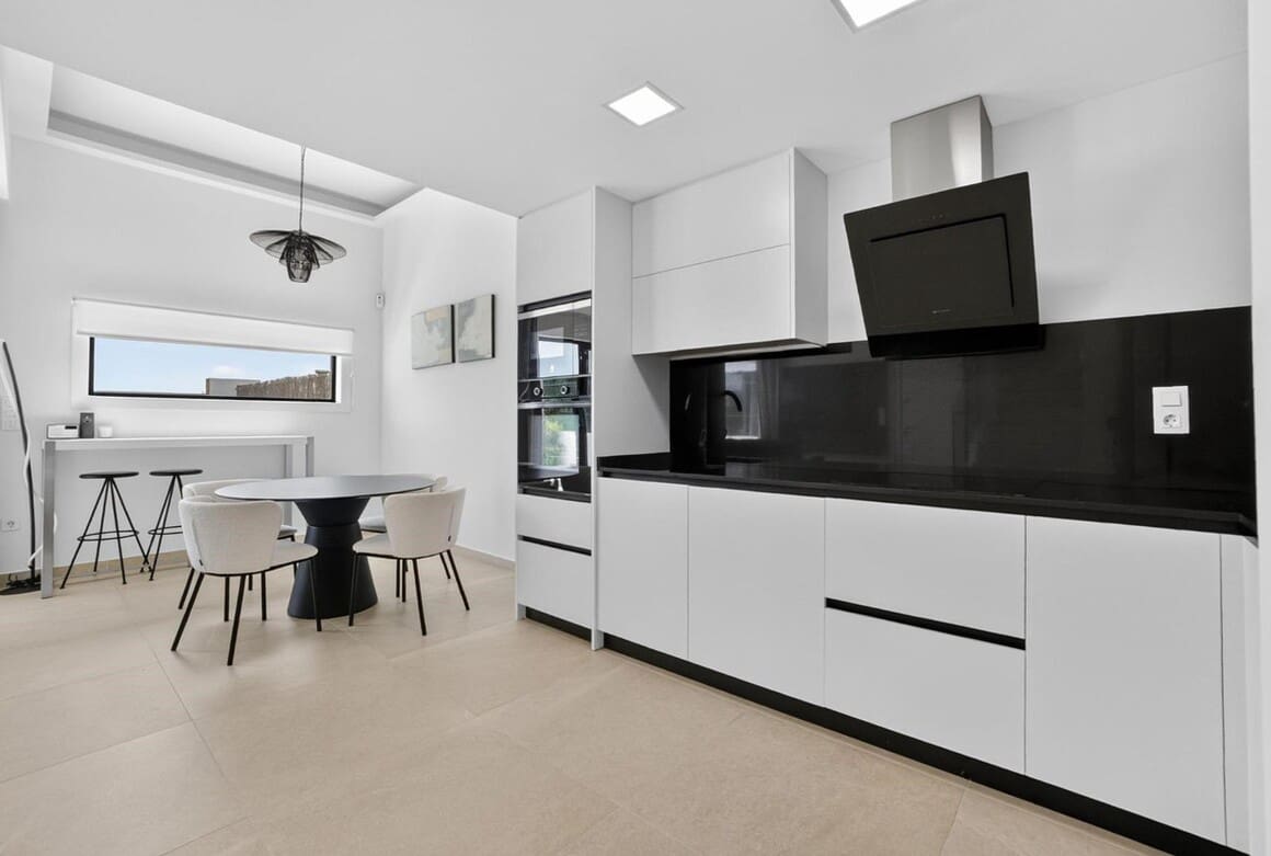 Chalet de 3 habitaciones en Guardamar del Segura en venta con piscina garaje - 420.000 € (Ref: 10176976)