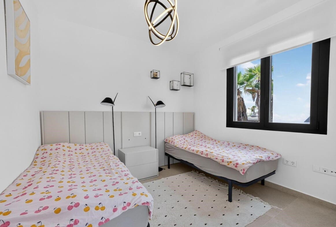Chalet de 3 habitaciones en Guardamar del Segura en venta con piscina garaje - 420.000 € (Ref: 10176976)