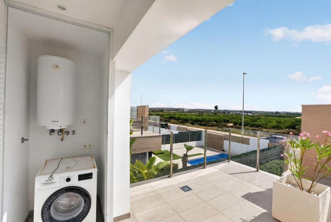 Chalet de 3 habitaciones en Guardamar del Segura en venta con piscina garaje - 420.000 € (Ref: 10176976)
