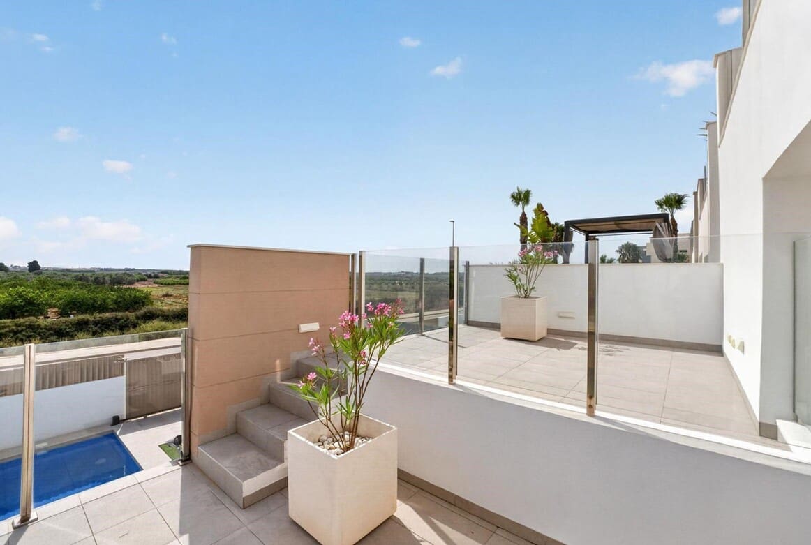 Chalet de 3 habitaciones en Guardamar del Segura en venta con piscina garaje - 420.000 € (Ref: 10176976)