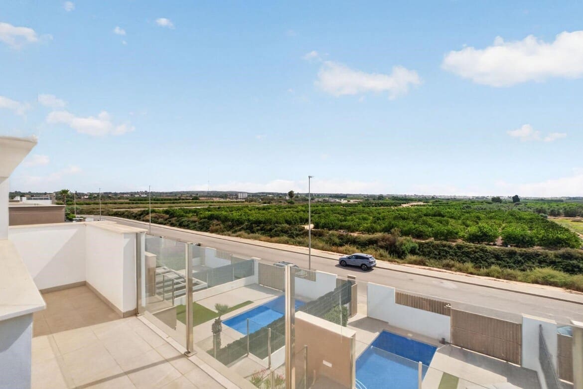 Chalet de 3 habitaciones en Guardamar del Segura en venta con piscina garaje - 420.000 € (Ref: 10176976)