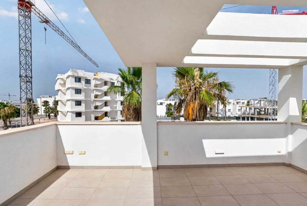 Chalet de 3 habitaciones en Guardamar del Segura en venta con piscina garaje - 420.000 € (Ref: 10176976)