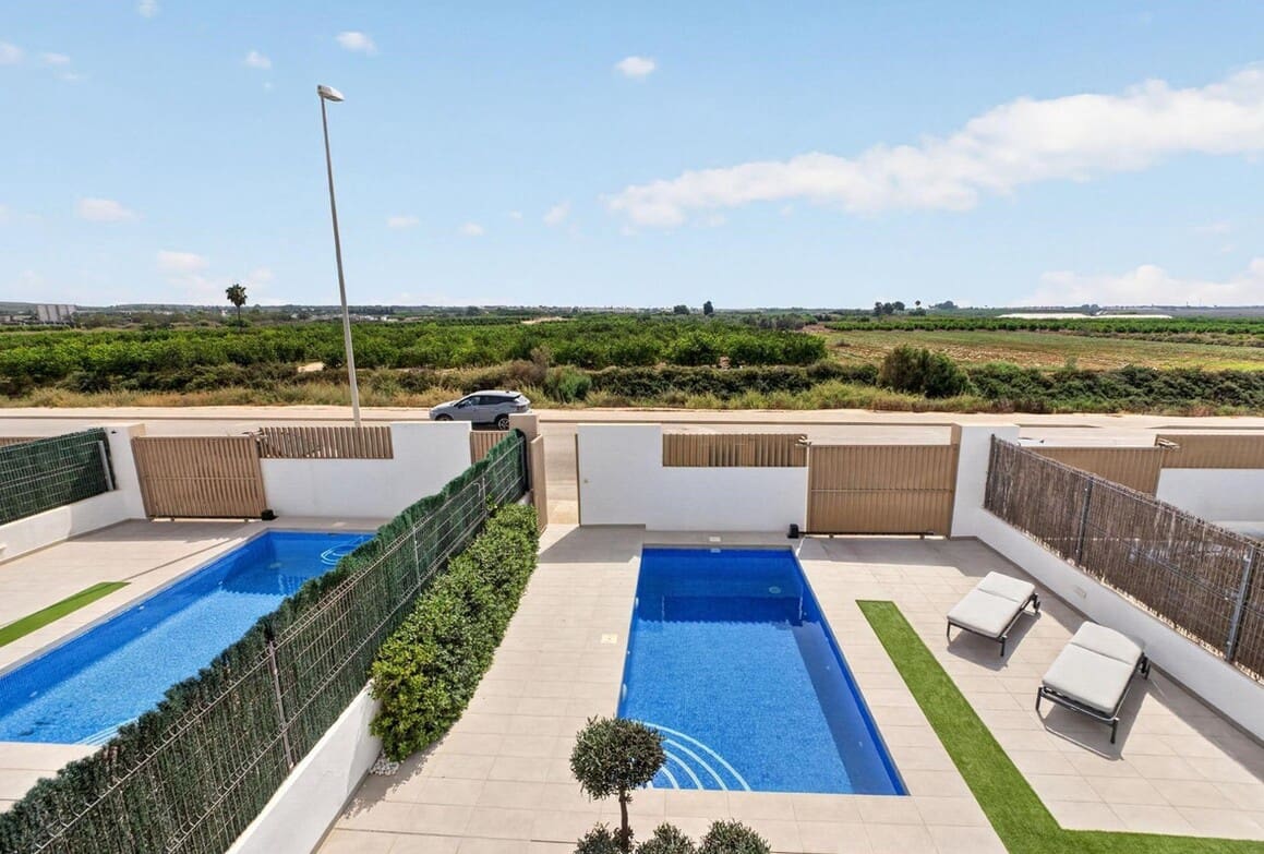 Chalet de 3 habitaciones en Guardamar del Segura en venta con piscina garaje - 420.000 € (Ref: 10176976)