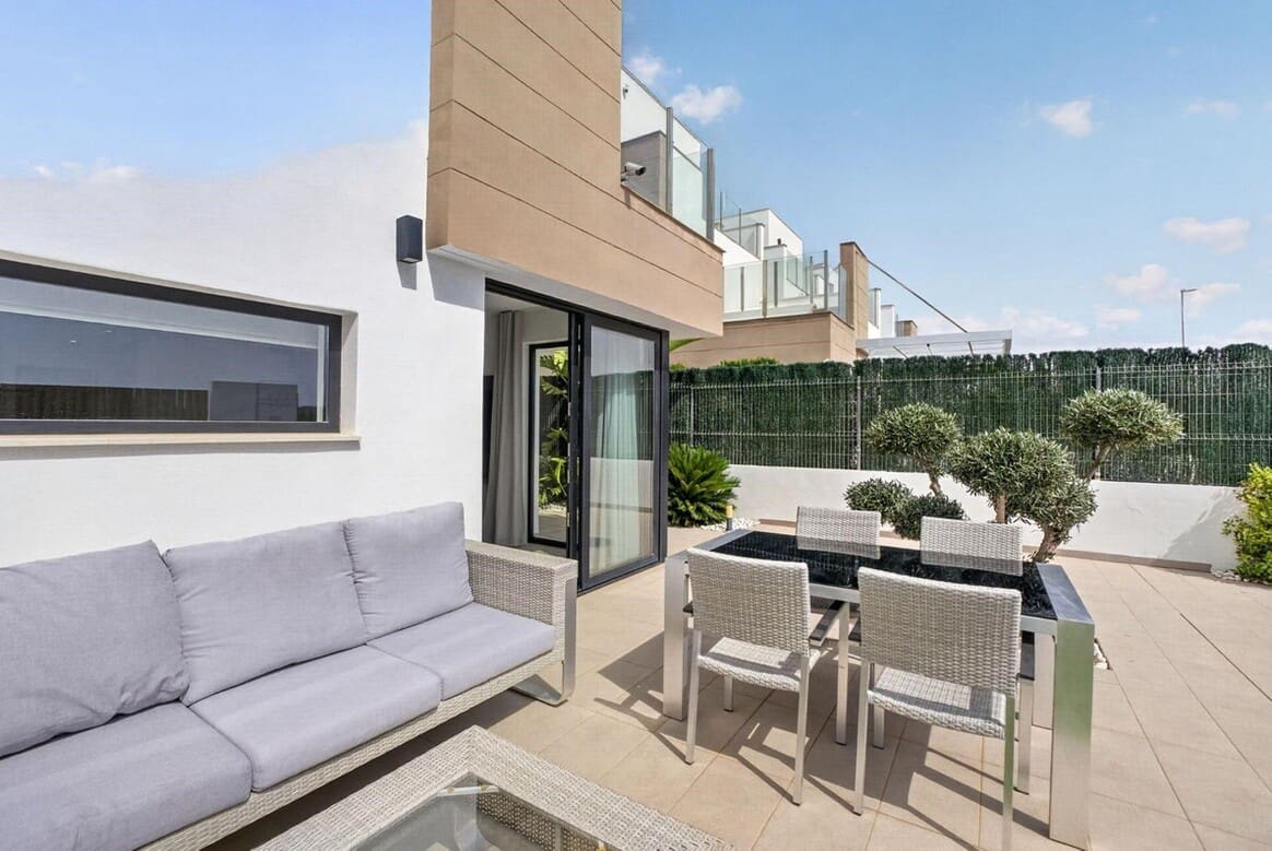 Chalet de 3 habitaciones en Guardamar del Segura en venta con piscina garaje - 420.000 € (Ref: 10176976)