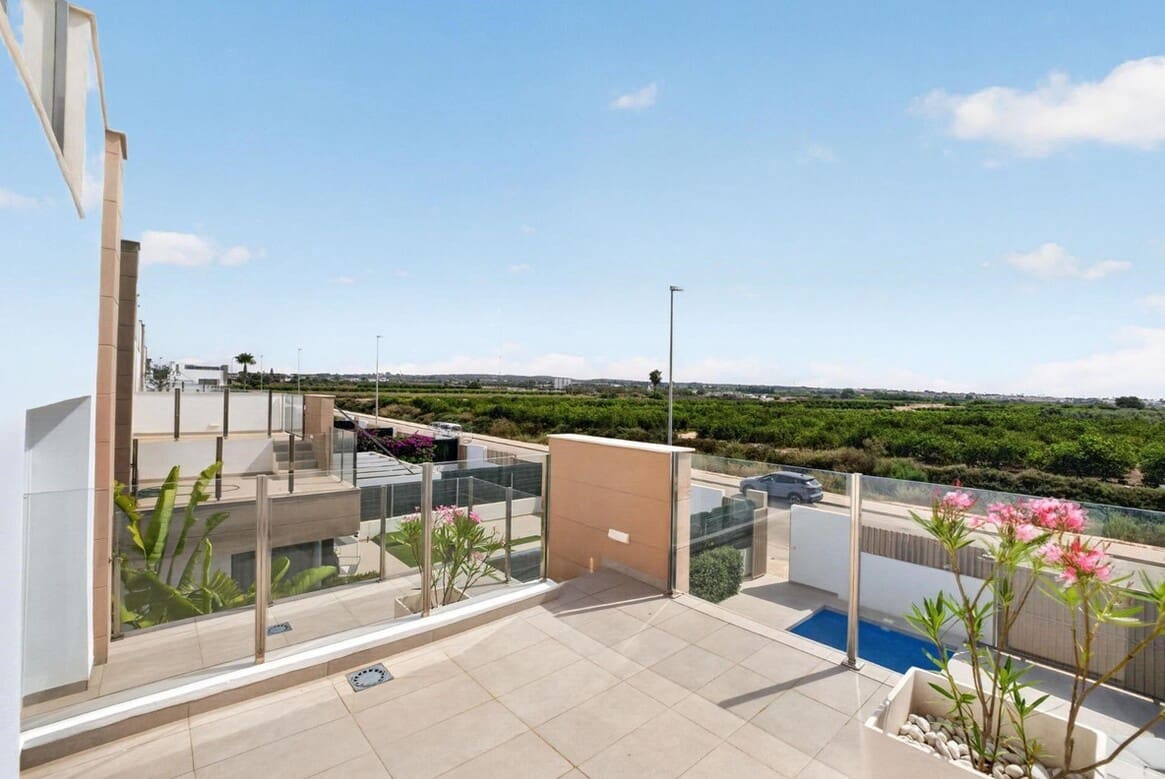 Chalet de 3 habitaciones en Guardamar del Segura en venta con piscina garaje - 420.000 € (Ref: 10176976)