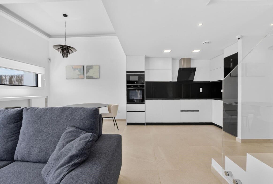 Chalet de 3 habitaciones en Guardamar del Segura en venta con piscina garaje - 420.000 € (Ref: 10176976)