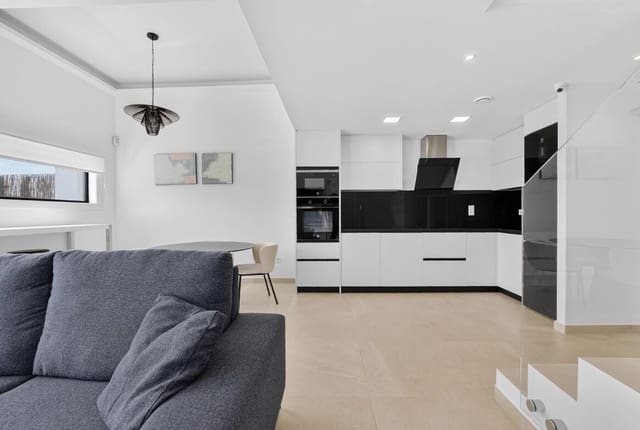 Chalet de 3 habitaciones en El Raso, Guardamar del Segura en venta con piscina garaje - 420.000 € (Ref: 10176976)