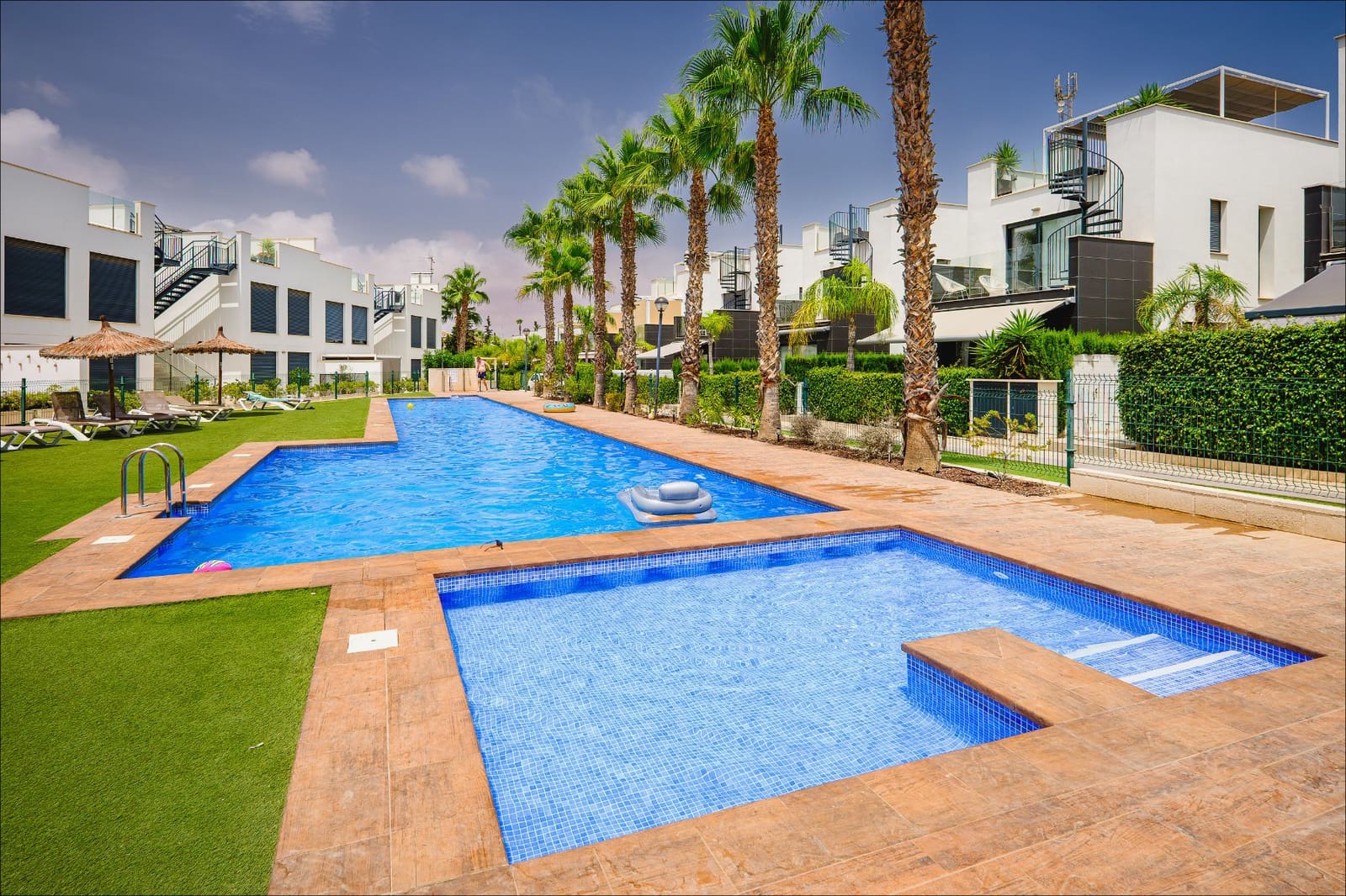 Apartamento de 2 habitaciones en Orihuela Costa en venta con piscina garaje - 285.000 € (Ref: 10176977)