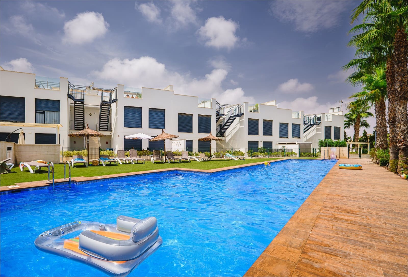 Apartamento de 2 habitaciones en Orihuela Costa en venta con piscina garaje - 285.000 € (Ref: 10176977)