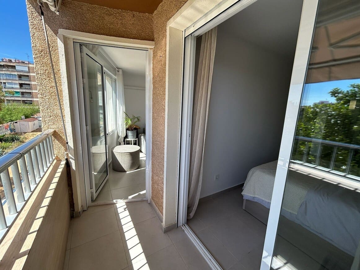 Apartamento de 3 habitaciones en Torrevieja en venta - 246.000 € (Ref: 10176979)