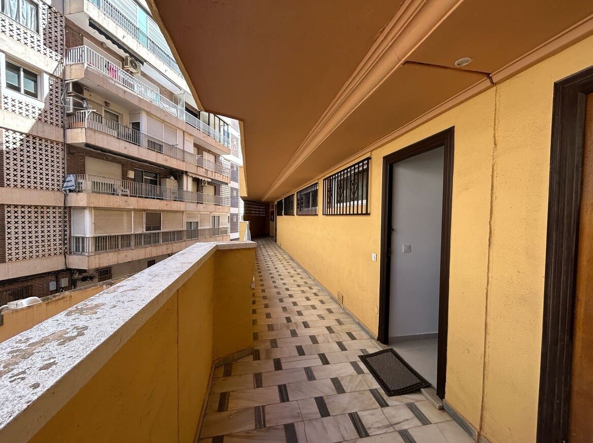 Apartamento de 3 habitaciones en Torrevieja en venta - 246.000 € (Ref: 10176979)