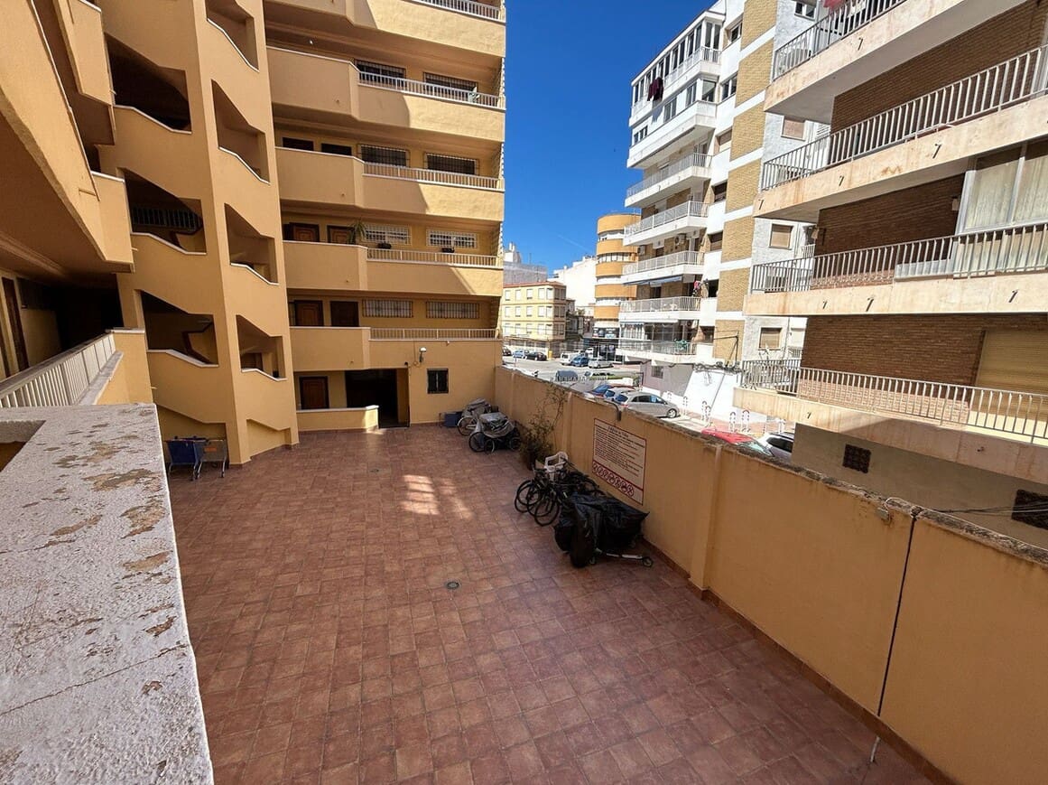 Apartamento de 3 habitaciones en Torrevieja en venta - 246.000 € (Ref: 10176979)