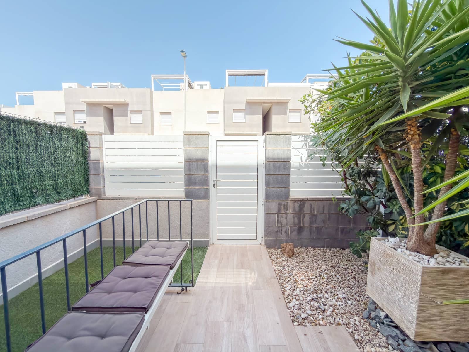 2 slaapkamer Rijtjeshuis te koop in Aguas Nuevas met zwembad - € 295.000 (Ref: 10176981)