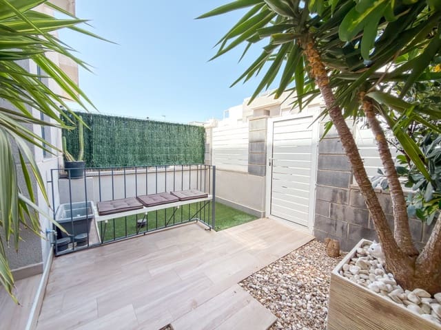 2 slaapkamer Rijtjeshuis te koop in Aguas Nuevas, Torrevieja met zwembad - € 295.000 (Ref: 10176981)