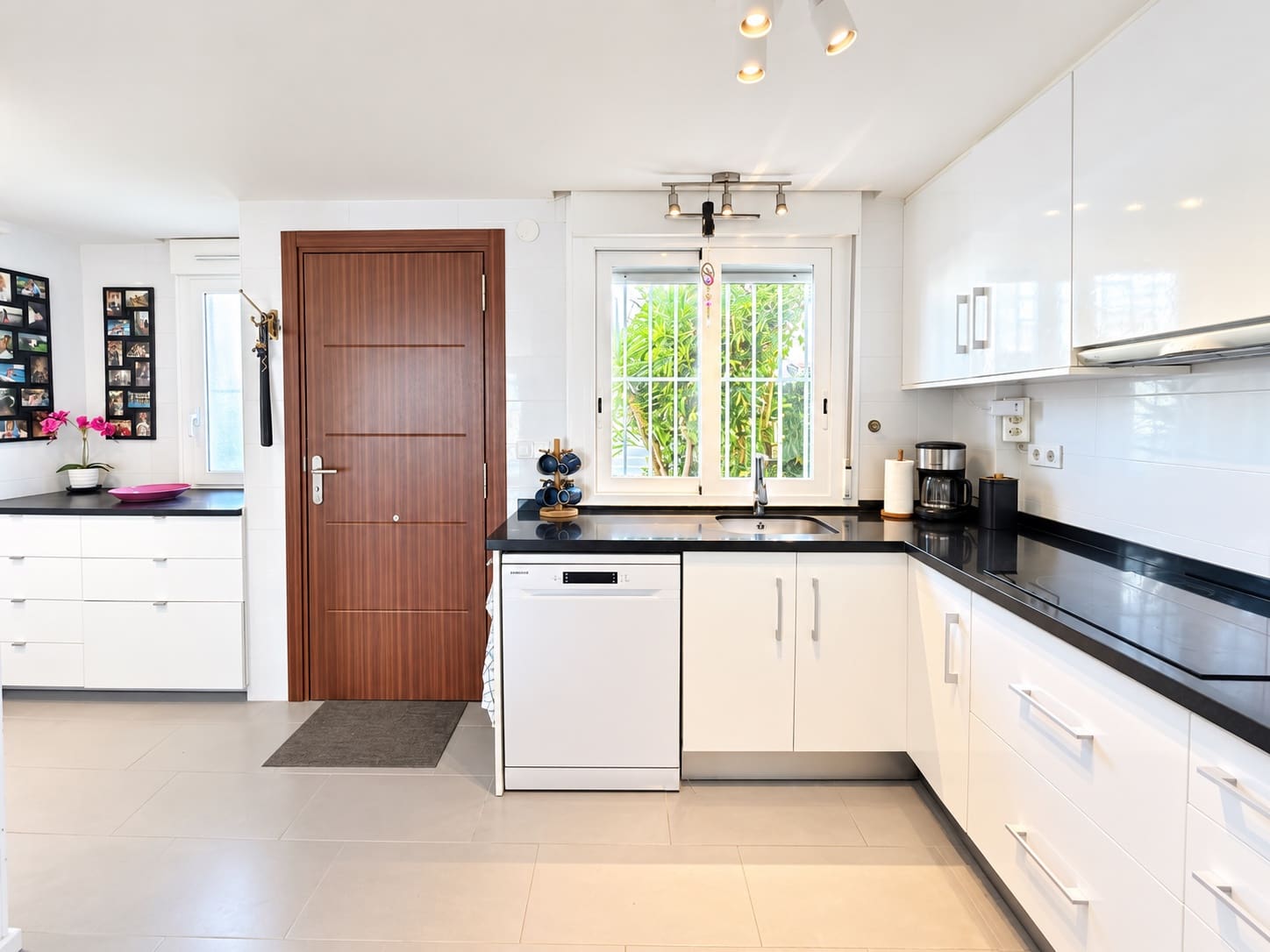 2 slaapkamer Rijtjeshuis te koop in Aguas Nuevas met zwembad - € 295.000 (Ref: 10176981)