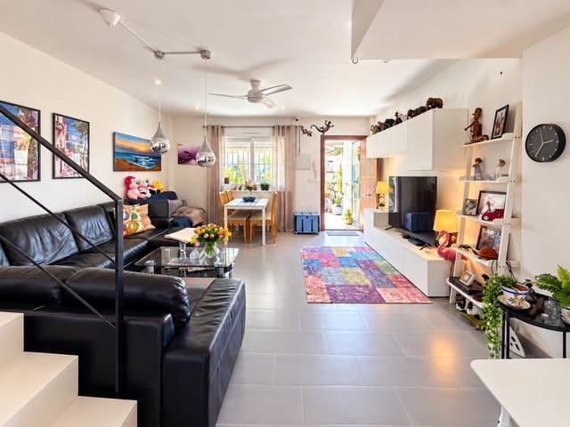 2 soverom Rekkehus til salgs i Aguas Nuevas, Torrevieja med svømmebasseng - € 295 000 (Ref: 10176981)