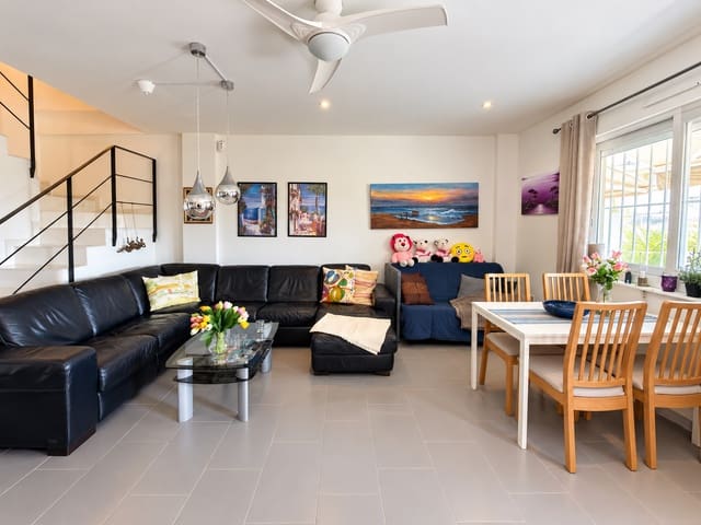 2 soverom Rekkehus til salgs i Aguas Nuevas, Torrevieja med svømmebasseng - € 295 000 (Ref: 10176981)