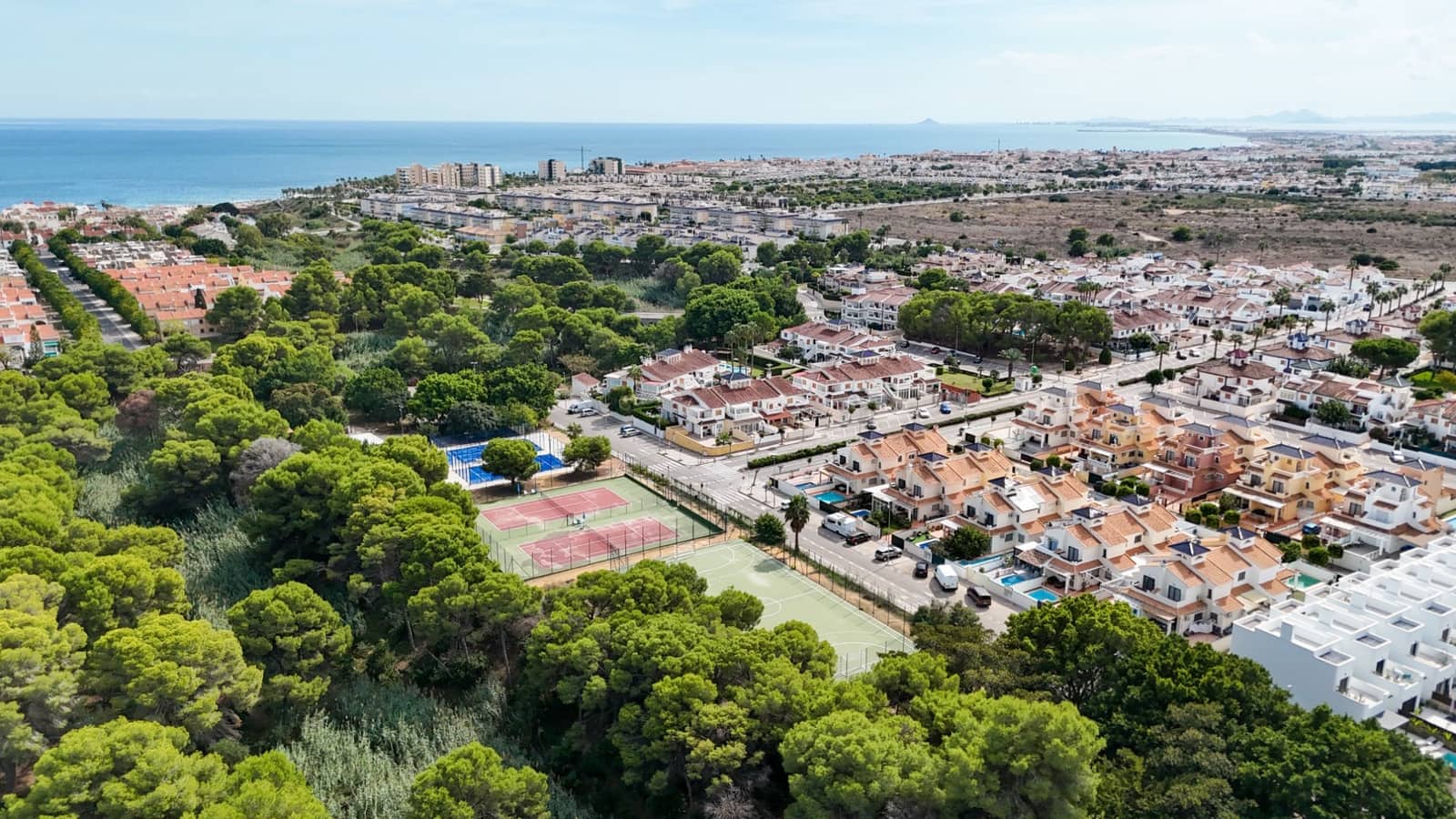 3 quarto Moradia para venda em Pilar de la Horadada com piscina - 395 000 € (Ref: 10176983)