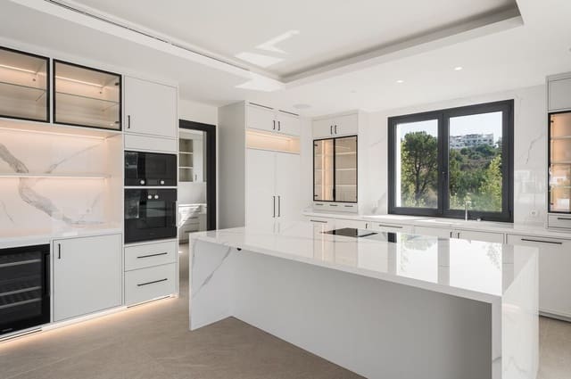 Chalet de 4 habitaciones en Los Llanos, Estepona en venta con piscina garaje - 2.990.000 € (Ref: 10179266)