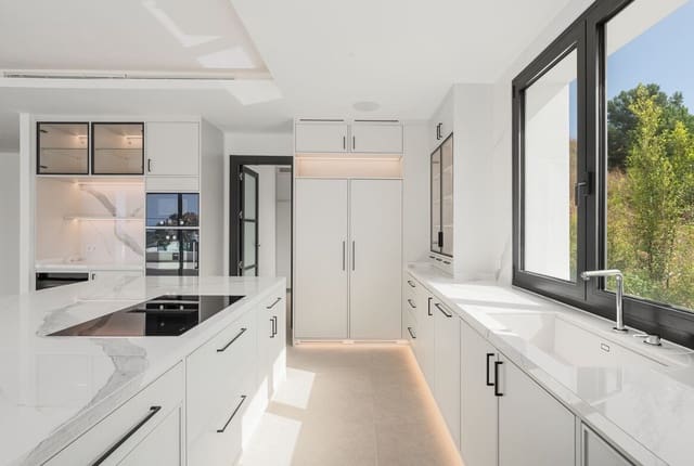 Chalet de 4 habitaciones en Los Llanos, Estepona en venta con piscina garaje - 2.990.000 € (Ref: 10179266)