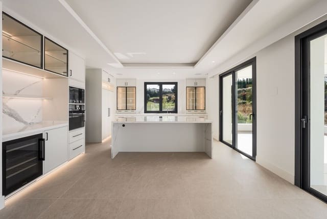 Chalet de 4 habitaciones en Los Llanos, Estepona en venta con piscina garaje - 2.990.000 € (Ref: 10179266)