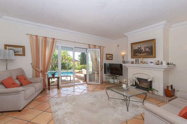 5 sypialnia Willa na sprzedaż w Elviria, Marbella z basenem garażem - 1 950 000 € (Ref: 10179268)