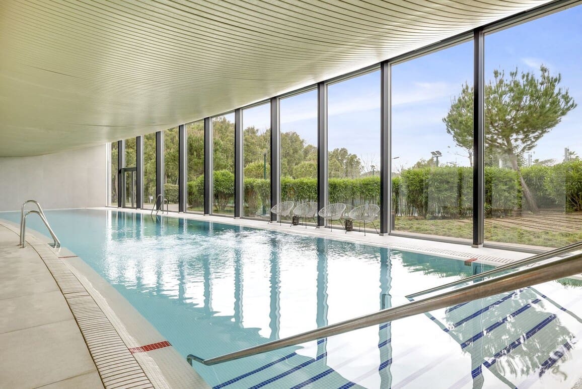 Apartamento de 2 habitaciones en Estepona en venta con piscina garaje - 850.000 € (Ref: 10179273)