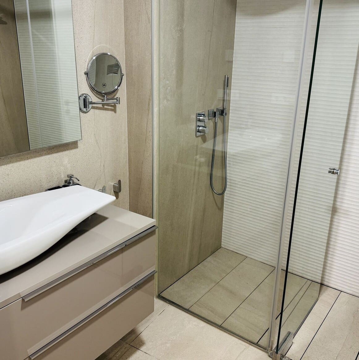 Apartamento de 2 habitaciones en Estepona en venta con piscina garaje - 850.000 € (Ref: 10179273)
