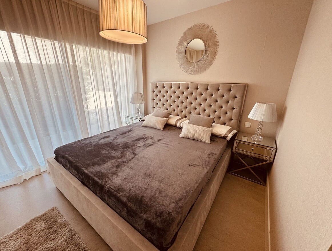 Apartamento de 2 habitaciones en Estepona en venta con piscina garaje - 850.000 € (Ref: 10179273)